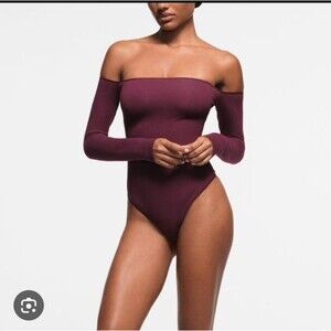 SKIMS - COTTON JERSEY OFF THE SHOULDER BODYSUIT deep berry NWT large